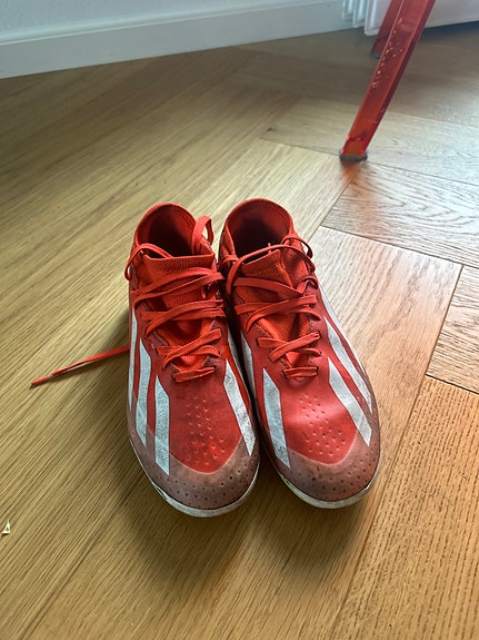 Adidas crazyfast jalkapallokenkä koko 35,5 punainen