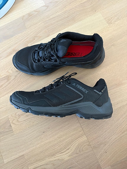 Adidas miesten goretex kengät 42.5