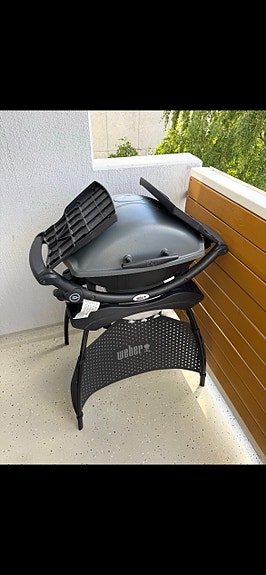 Weber Q kaasugrilli jalustalla