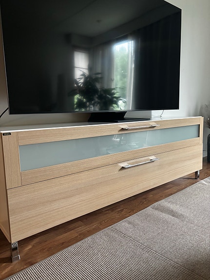 Iskun TV-taso 180 cm