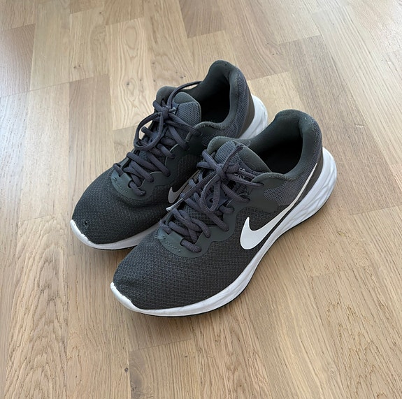 Nike miesten lenkkarit 42