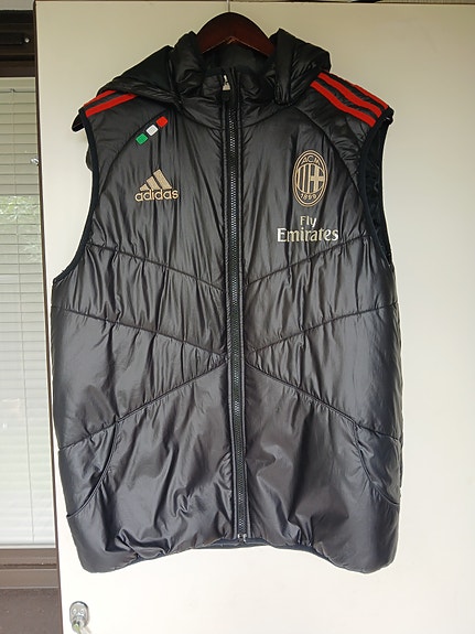 AC Milan toppaliivi