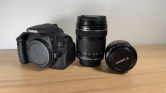Canon EOS 700D digijärjestelmäkamera + 18–135mm ja 50mm objektiivit