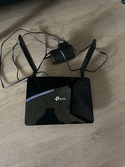 TP-Link reititin.