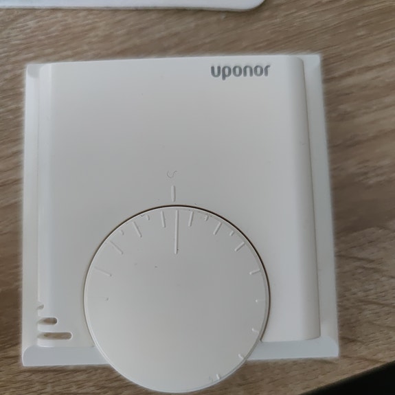 Uponor T-37 lattialämmityksen termostaatti
