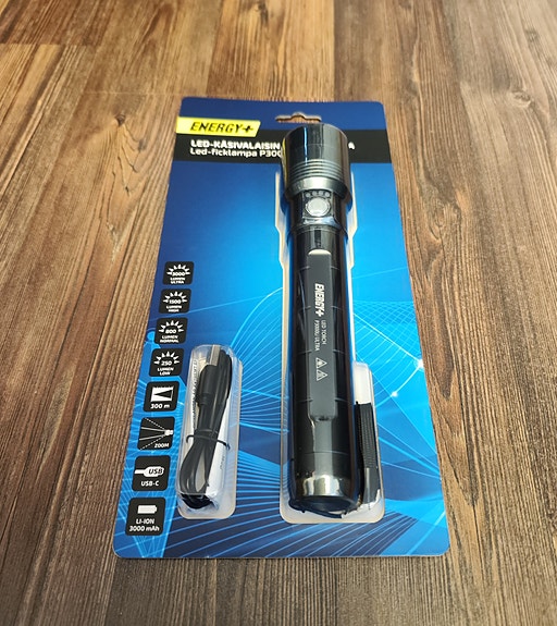(Uusi) USB-ladattava 3000 lumen LED-käsivalaisin Energy+ P3000Li Ultra