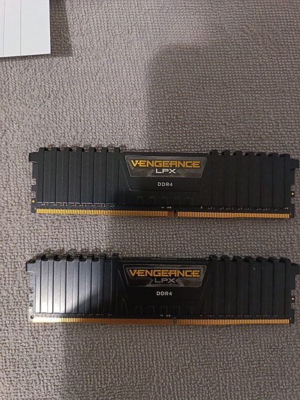 2x8gb vengeance ddr4 RAM + 250gb ssd