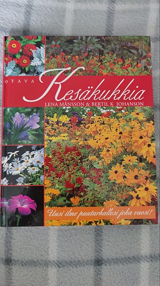 Kesäkukkia puutarhakirja