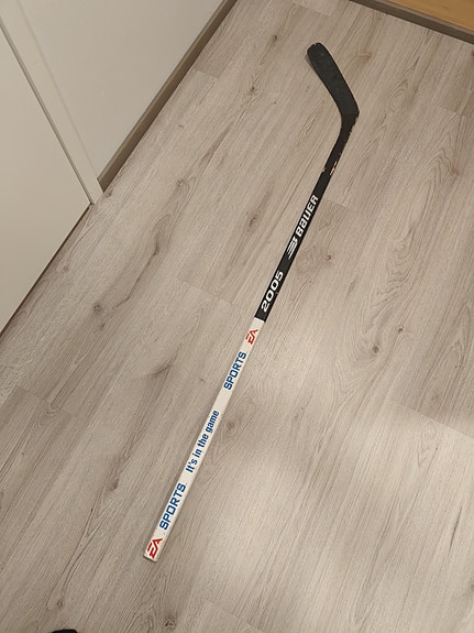 EA Sports NHL 2005 Olli Jokinen Bauer täysikokoinen puinen jääkiekkomaila