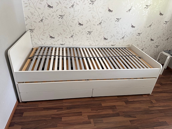 IKEA valkoinen kerrossänky / jatkettava lastensänky säilytyslaatikoilla