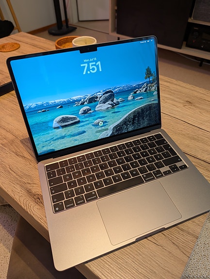 Apple MacBook Air M2, 94% akku