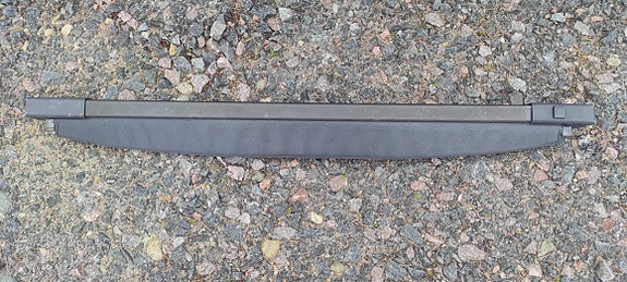 Tavaratilan rullasuoja farmariautoon