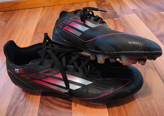 Adidas jalkapallokengät fg 41 1/3