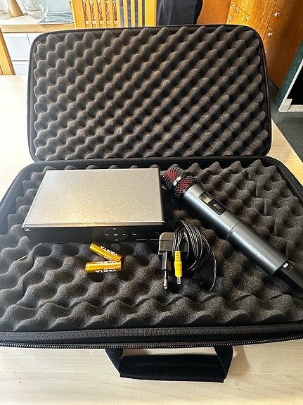 Sennheiser langaton mikrofoni ja vastaanotin
