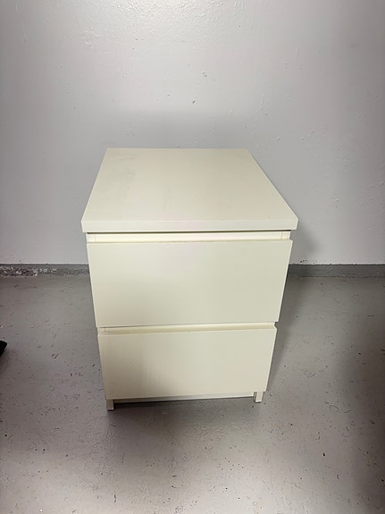 Ikea MALM Yöpöytä / Edullinen / Näppärä / Moderni / Vetolaatikot