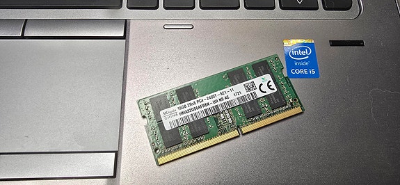 16Gb, ddr4 so-dimm 2400Mhz.