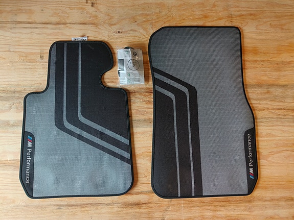 Alkuperäinen BMW M-Performance lattiamatot eteen