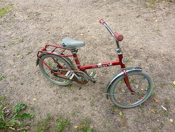 2 vanhaa lasten pyörää