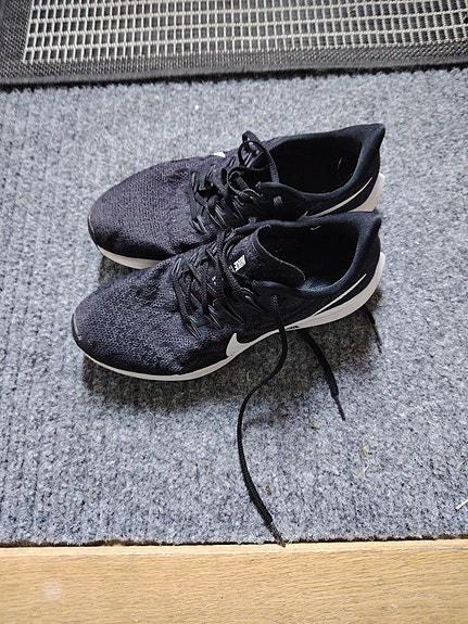 Mustat Nike lenkkarit koko 40.5