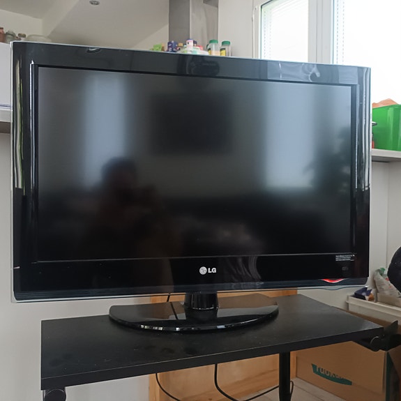 LG 32-tuumainen televisio