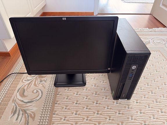 HP EliteDesk 705 G3 Tietokone + HP 22" näyttö