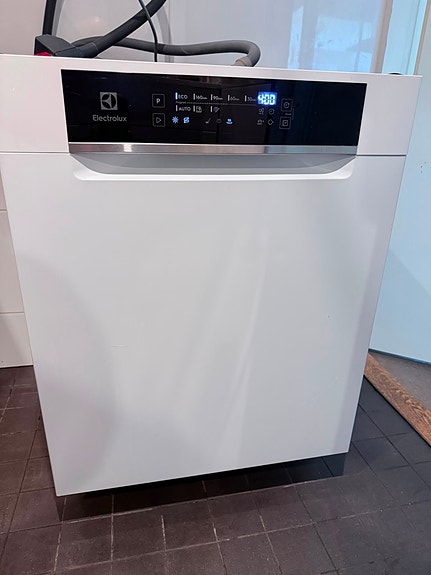 Electrolux 800 SprayZone 60 cm astianpesukone
