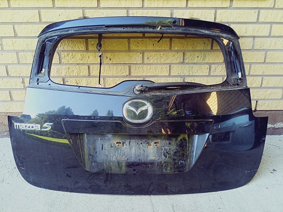 Mazda 5 takaluukku