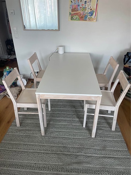 IKEA Puu- ja valkoinen ruokapöytä + 4 tuolia