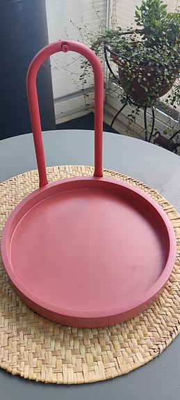 Kukkateline seinään kiinnitettävä design