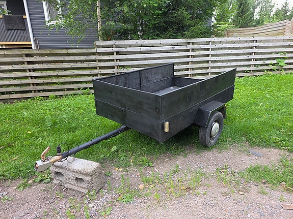 Omavalmiste peräkärry