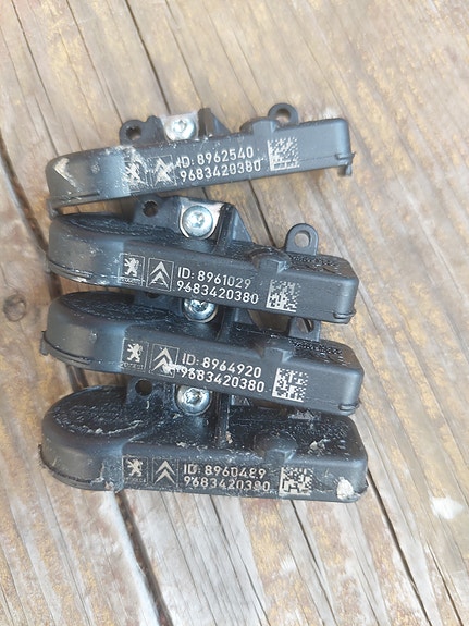 Peugeot Citroën paineanturit renkaisiin ID 8962540 / 8961029 / 8964920 / 8961649