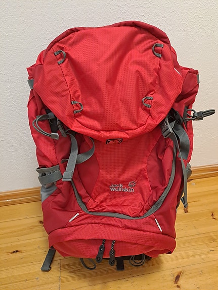 Vaellusrinkka. Jack Wolfskin punainen vaellusrinkka