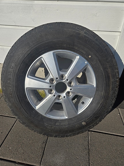 Mercedes benz Sprinter kesärengas vanteella