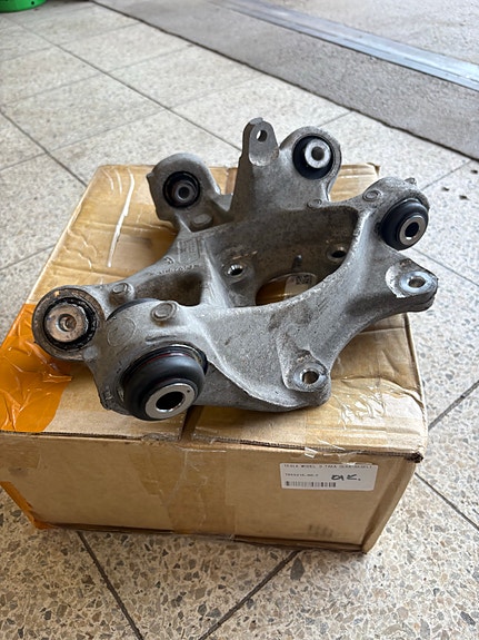 Uusilla narinaheloilla Tesla Model 3 taka olka-akseli oikea 1044416-00-F