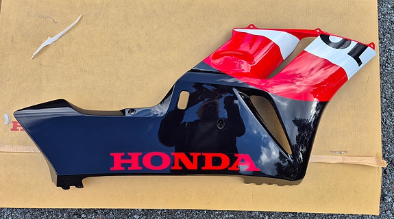 Honda CBR 1000RR Fireblade oik. sivukate UUSI