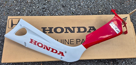 Honda SZX50S X8R skootterin oik. sivukate UUSI