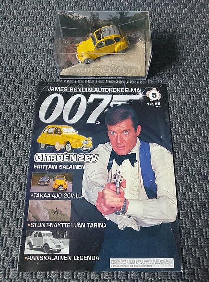 James Bond Nro.5 Pienoismalli ja lehti