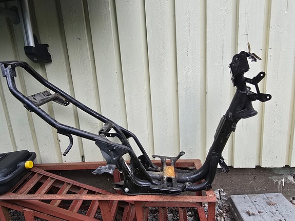 Aprilia sr 50 2006 kilvellinen runko