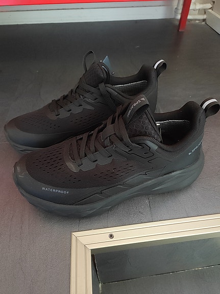 Lenkkarit waterproof 37