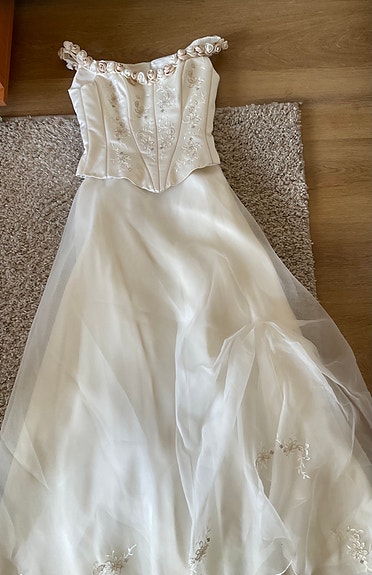 Agnes Bridal Dream morsiuspuku/ hääpuku 38