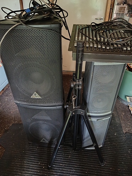 Behringer Eurolive E1220