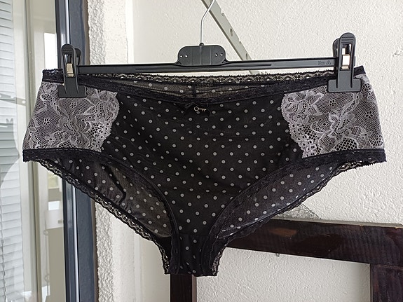 Söpöt mustaharmaat alushousut XL