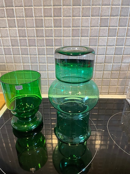 Myydään kaksi design maljakkoa