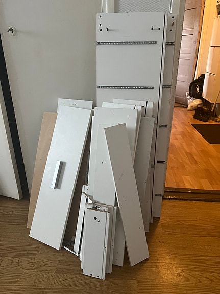 Annetaan IKEA MALM laatikosto varaosiksi tms.