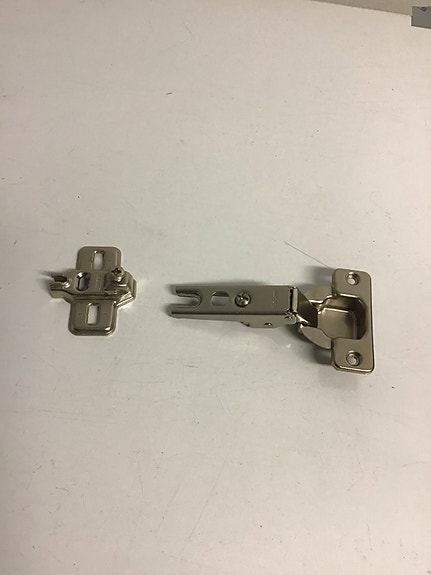 Metallinen kaapin saranamekanismi