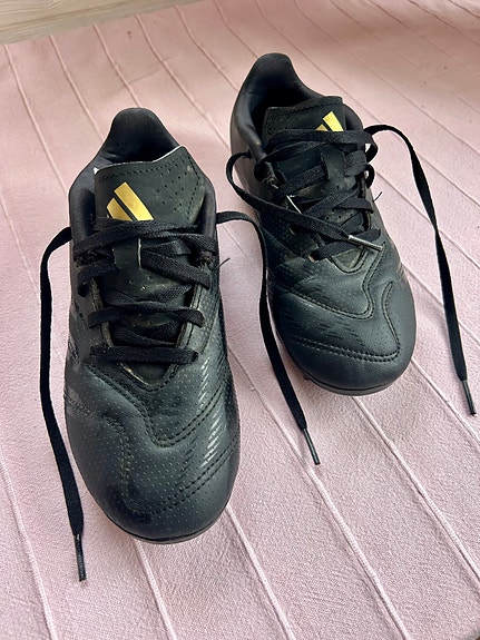 Nappikset, Adidas Predator, 35