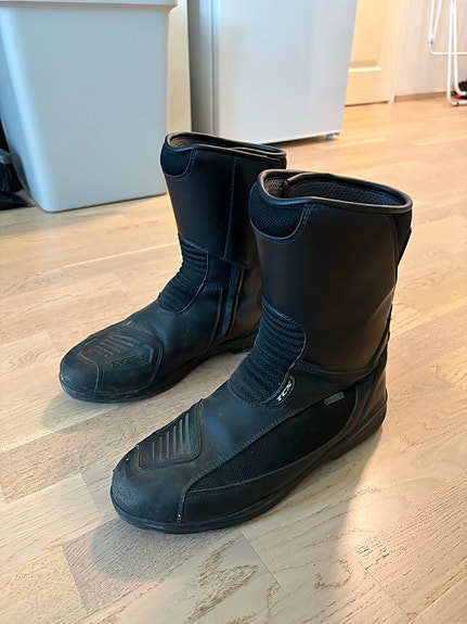 Moottoripyöräsaappaat tcx gore-tex koko 44 musta
