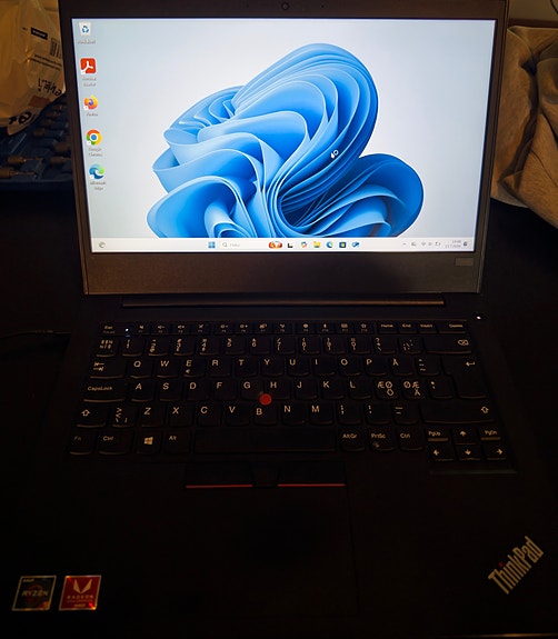 Lenovo Thinkpad E495 Amd ryzen 5 prosessorilla