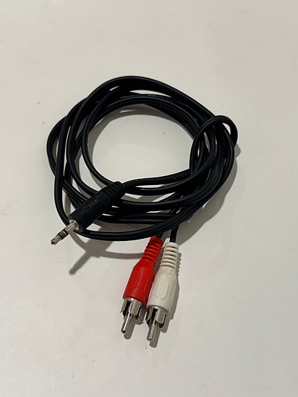 Audiokaapeli 3.5mm – 2x RCA (Plugi-RCA-johto), n. 1-1.2 m