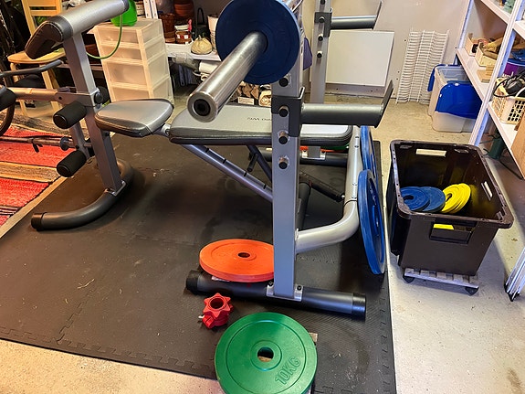 Weider Pro 290 WC kuntopenkki levytangolla